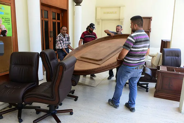 adana-buyuksehir-belediyesine-icra-zeydan-karalarin-koltugu-ve-masasi-haczedildi-1594400594302.jpg Adana Büyükşehir Belediyesi'ne icra: Zeydan Karalar'ın koltuğu ve masası haczedildi-8