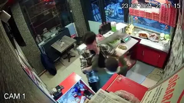 SON DAKİKA: Çiğ köfteciyi döven kişiden küstah savunma: İstediğimi döverim istediğime söverim-4