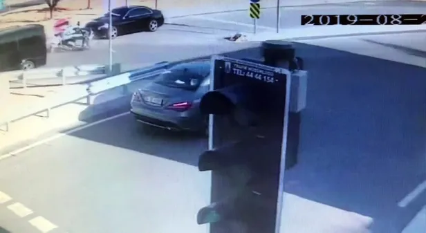 Maltepe'de korkunç olay! 17 yaşındaki genç motosikletli kuryenin hayatını kaybettiği kaza kamerada-2