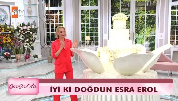 Esra Erol’a canlı yayında büyük sürpriz: ‘’İyi ki doğdun Esra’’