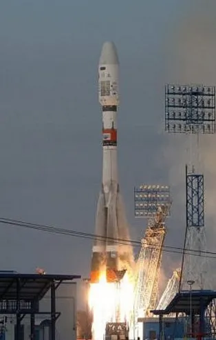 Korku dolu anlar! Soyuz-2.1b roketine yıldırım çarptı