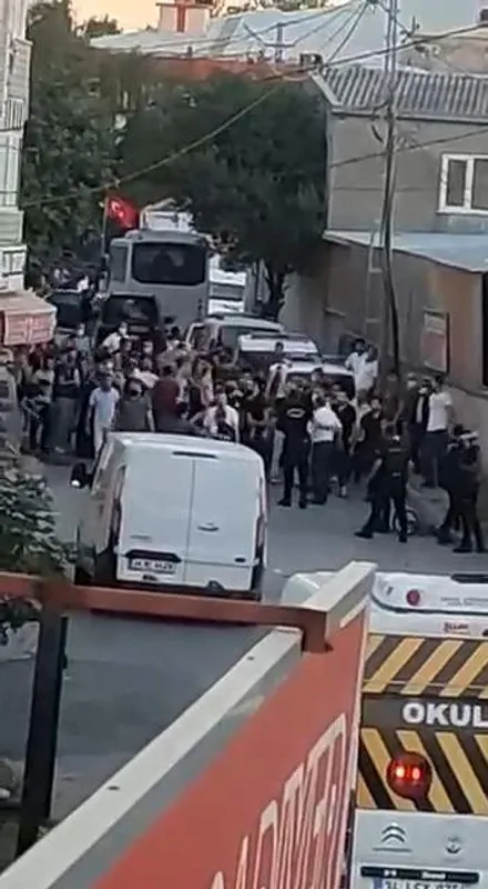 istanbul-arnavutkoyde-silahli-saldirinin-ardindan-mahalle-savas-alanina-dondu-1630843100656.jpg İstanbul Arnavutköy'de silahlı saldırının ardından mahalle savaş alanına döndü-4