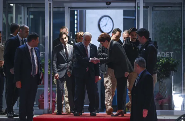 hdp-masanin-ustune-cikmaya-hazirlaniyor-ertugrul-kurkcuden-meral-aksenere-kayyim-gondermesi-1677929308474.jpg HDP masanın üstüne çıkmaya hazırlanıyor! Sancar'dan Kılıçdaroğlu'na yeşil ışık: "Cumhurbaşkanlığı adaylığı sürecini yeniden değerlendireceğiz"-13