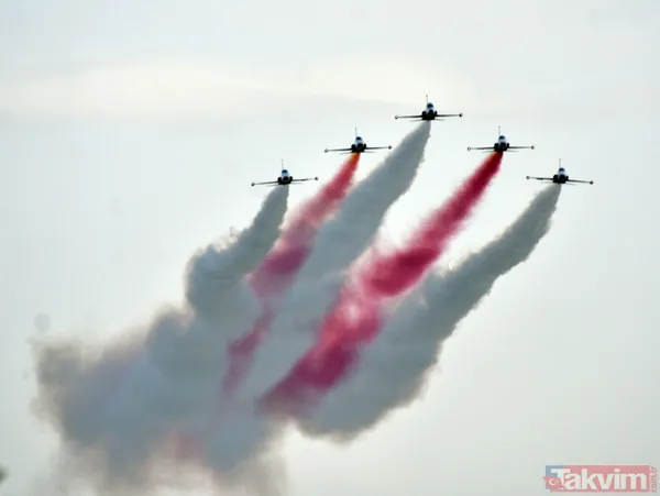 Türk Yıldızları ve SOLOTÜRK'ten nefes kesen gösteri! - 25