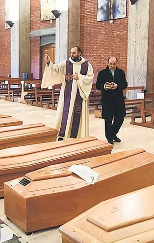 İtalyanlar Avrupa Birliği bayrağını yaktı!