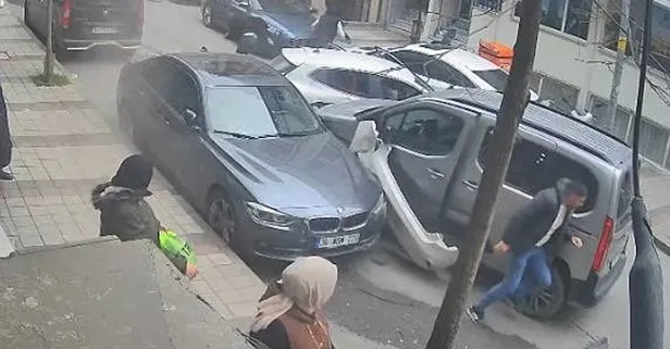 Sultangazi'de yol verme tartışmasında ortalık karıştı: Kaza sonrası araçtan inip kaçtılar