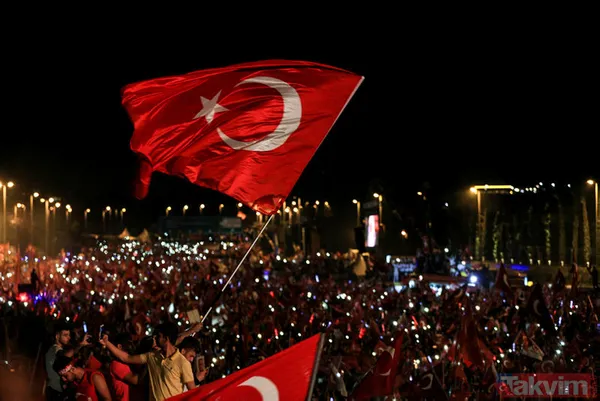 15 Temmuz Şehitler Köprüsü'ne akın akın geldiler - 17