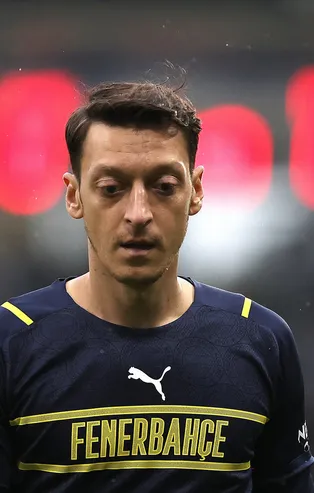 Mesut'a bir veto daha! Olaylar karıştı...