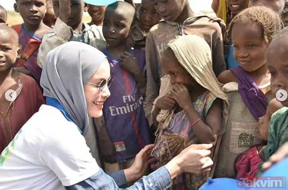 Gamze Özçelik'in paylaşımına beğeni yağmuru: Soran olursa Tanzanya'da kankasıyla baklava yiyor deyin - 12
