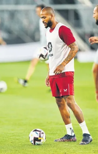 Galatasaray resmen duyurdu! Galatasaray Marcao'nun 15 milyon Euro karşılığında Sevilla’ya satıldığını açıkladı