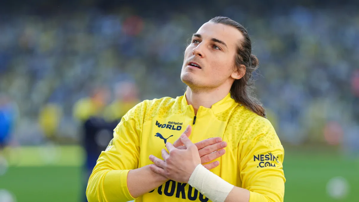 Fenerbahçe'den savunma operasyonu! Ayrılık o transfere bağlı