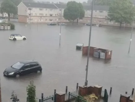 ingiltereyi-sel-vurdu-metro-ve-tren-seferleri-iptal-edildi-1660804062013.jpg İngiltere'yi sel vurdu: Metro ve tren seferleri iptal edildi-3