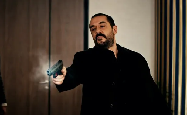 alayini-hedef-tahtasina-koydu-edho-180-bolum-fragmaninda-ihanetle-gozu-donen-behzat-mermi-yagdiriyor-1611593669132.jpg Alayını hedefe koydu! EDHO 180. bölüm fragmanında ihanetle şirazeyi kaçıran Behzat mermi yağdırıyor-8