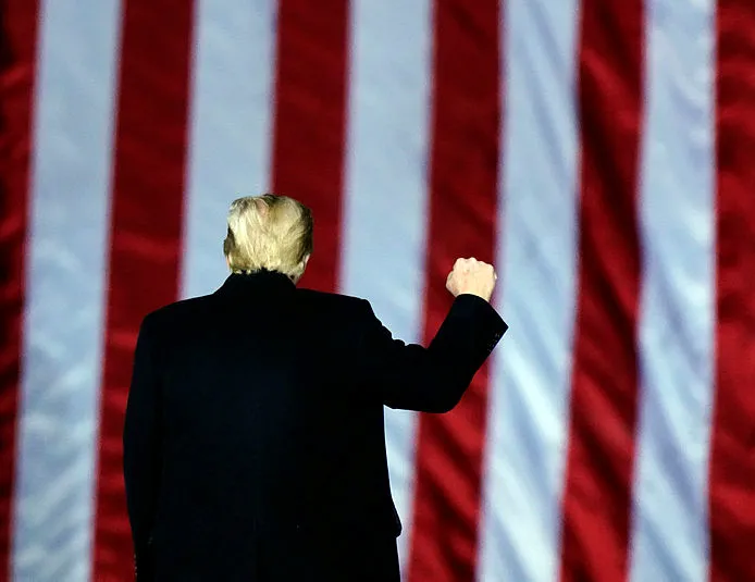 Trump’tan hesabını askıya alan sosyal medya şirketlerine tehdit!