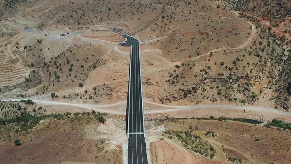 siirt-ile-sirnaki-birbirine-baglayacak-tarih-belli-oldu-zarova-koprusu-hizmete-aciliyor-1638447095627.jpg Siirt ile Şırnak'ı birbirine bağlayacak! Tarih belli oldu! Zarova Köprüsü hizmete açılıyor...-6