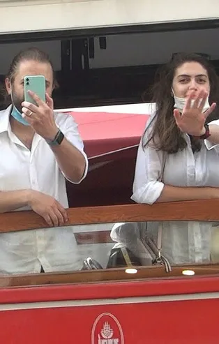 İstanbul'da 'bu kadarına da pes artık' dedirten görüntüler! Yasaklara uymayıp gülerek poz verdiler