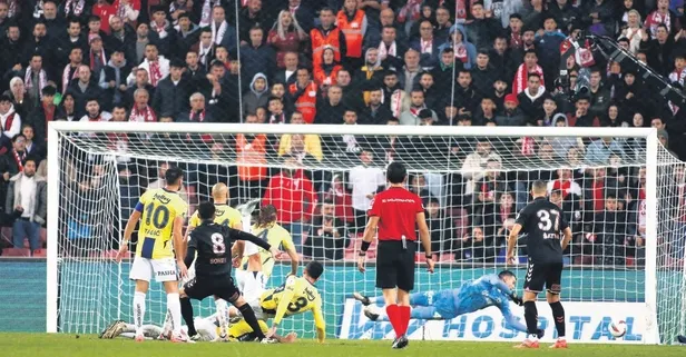 Fenerbahçe iki kez öne geçtiği maçta Samsun engeline takıldı!