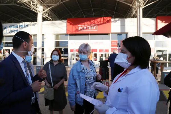 koronavirus-nedeniyle-turkiyeye-kisitlama-uygulayan-rusyada-gelen-heyet-antalyada-turizm-tesislerini-inceliyor-1623931024548.jpg Koronavirüs nedeniyle Türkiye'ye kısıtlama uygulayan Rusya'da gelen heyet Antalya'da turizm tesislerini inceliyor-2