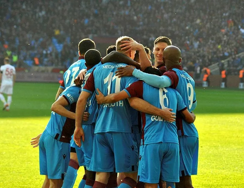 Zirve artık bordo mavi