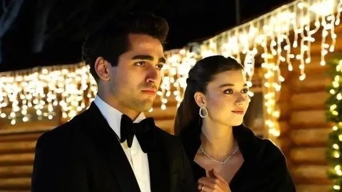 yali-capkini-final-iddiasi-fisilti-gibi-yayildi-isin-altindan-cika-cika-bu-cikti-kanal-biletini-cat-diye-kesiy-1702452198849.jpeg İşin altından çıka çıka bu çıktı! Yalı Çapkını final iddiası fısıltı gibi yayıldı! Kanal o tarihte biletini çat diye kesecek mi?-7