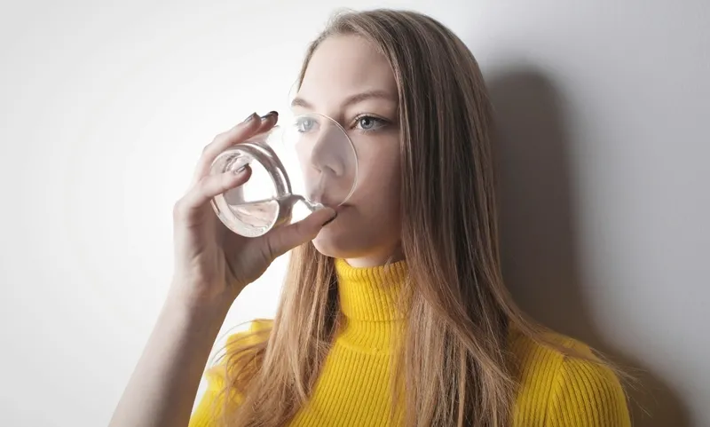 bu-aliskanlik-yaslanmayi-hizlandiriyor-uzmani-acikladi-suyu-boyle-icerseniz-1754754959114.jpg (Takvim Foto Arşiv)