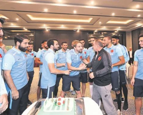 Caner’e doğum günü partisi
