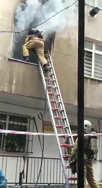 1618495582528.jpg İstanbul Esenler'de can pazarı! Herkes kurtarmak için seferber oldu-5