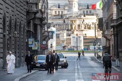Papa yasağa aldırış etmedi, koronavirüs nedeniyle karantinada olan Roma caddelerinde gezdi