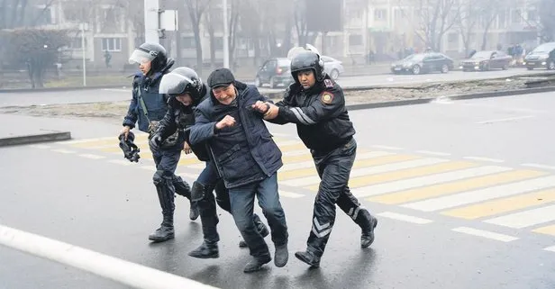 Kazakistan yanıyor! Kazakistan’da akaryakıt zammı bahanesiyle başlatılan protestolarda 26 eylemci öldürüldü