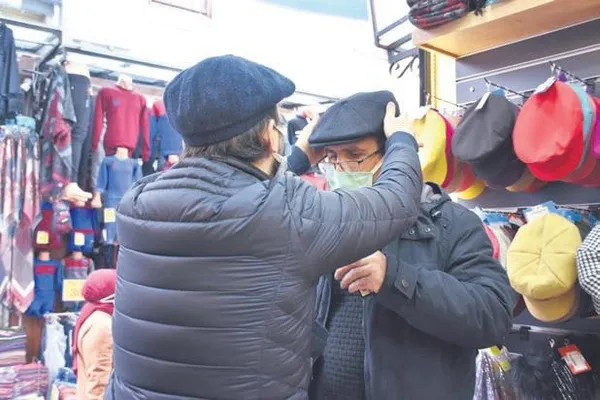 Trabzonspor teknik direktörü Abdullah Avcı'nın taktığı kasket popüler oldu-5