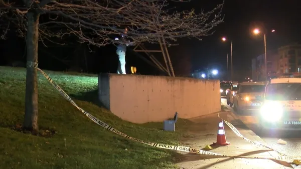 esenlerde-bogazi-kesilen-kadin-cevredekilerden-yardim-istese-de-hastanede-hayatini-kaybetti-1618871646949.jpg Esenler'de boğazı kesilen kadın, çevredekilerden yardım istese de hastanede hayatını kaybetti-4