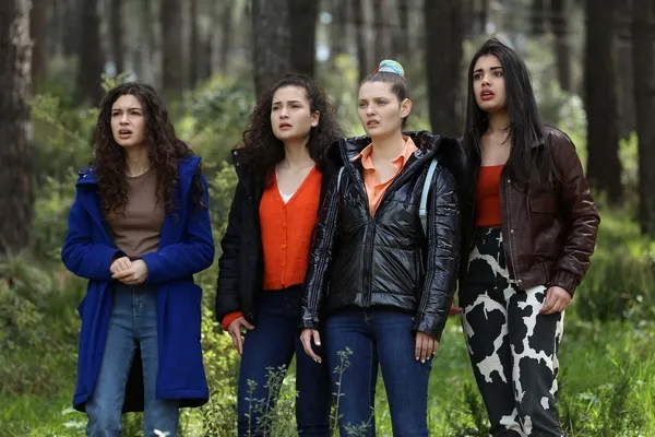 otoparkta-gerginlik-cikti-berkin-gozu-dondu-kardeslerim-51-bolum-fragmani-yayinlandi-dogru-konus-seni-buraya-g-1651353968556.jpg Otoparkta gerginlik çıktı Berk’in gözü döndü! Kardeşlerim 51. bölüm fragmanı yayınlandı: “Doğru konuş seni buraya gömerim”-2