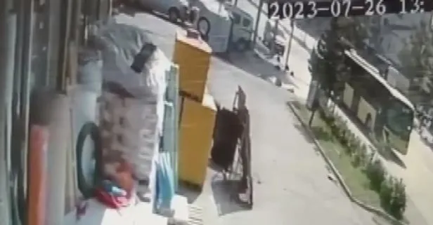 Son dakika: Her güne yeni bir İETT terörü! Sancaktepe'de kırmızı ışıkta geçen İETT hafif ticari araca çarptı