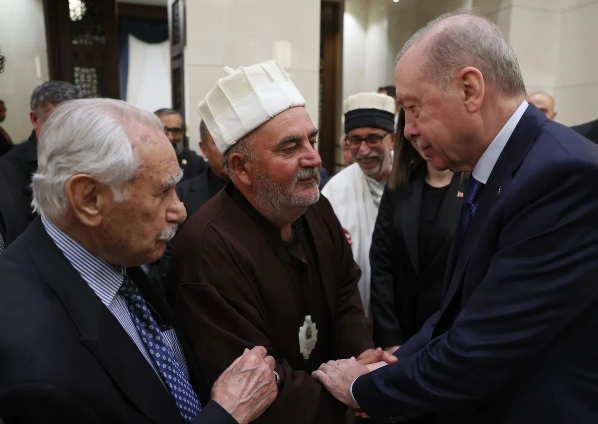 baskan-erdogan-muharrem-iftarinda-ic-cephe-dedi-haci-bektas-i-veli-ile-cagri-yapti-bir-olalim-iri-olalim-diri-1782382399673.jpeg Başkan Erdoğan Muharrem iftarında "iç cephe" dedi! Hacı Bektaş-ı Veli ile çağrı yaptı: Bir olalım, iri olalım, diri olalım-2