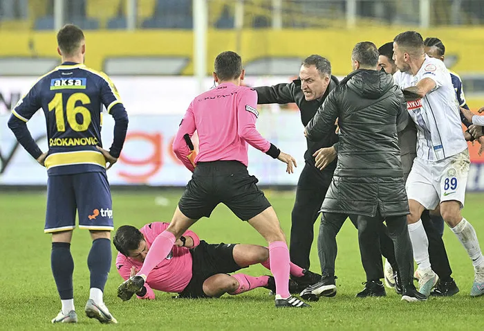 tff-son-dakika-ankaragucu-kume-duser-mi-mke-ankaragucu-ne-ceza-alacak-hakem-dovmenin-cezasi-ne-olur-1702359749789.jpg TFF son dakika Ankaragücü küme düşer mi? MKE Ankaragücü ne ceza alacak? Hakem dövmenin cezası ne olur?-4