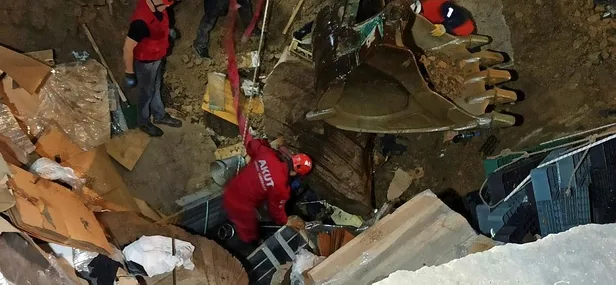 giresunda-fabrikada-gocuk-3-isciden-2si-kurtarildi-1689042859676.jpeg Giresun'da sağanak nedeniyle fabrikada göçük meydana geldi: Göçük altında kalan işçi Şinasi Özdemir'in cansız bedenine ulaşıldı-4