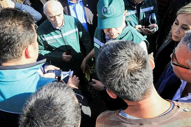 antalyada-sel-felaketi-bakan-vahit-kirisci-selden-etkilenen-seralar-bolgesinde-incelemelerde-bulunarak-aciklam-1670941593572.jpeg Antalya'da sel felaketi! Bakan Vahit Kirişci selden etkilenen seralar bölgesinde incelemelerde bulunarak açıklamalarda bulundu-5