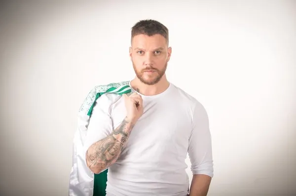 40-yasindaki-sinan-akcil-bekarlik-yerine-gore-sultanlik-deyip-bombalari-art-arda-patlatti-genc-popcu-aleyna-ti-1657572968190.jpg 40 yaşındaki Sinan Akçıl ‘bekarlık yerine göre sultanlık’ deyip bombaları art arda patlattı! Genç popçu Aleyna Tilki’yi arayıp...-10