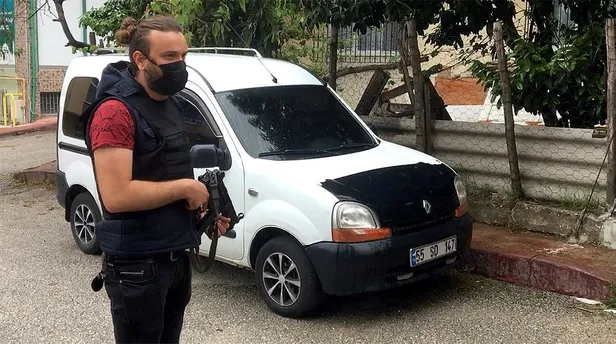 samsunda-komsusuyla-tartisip-rastgele-ates-acan-sahis-yoldan-gecen-3-kadini-vurdu-1622560570208.jpeg Samsun'da komşusuyla tartışıp rastgele ateş açan şahıs yoldan geçen 3 kadını vurdu!-4