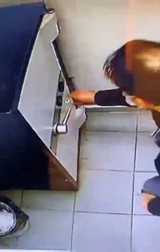 Taksim'de döviz bürosunda 3 milyonluk vurgun! Çalışanı tarafından soyuldu: Görünce şok olduk