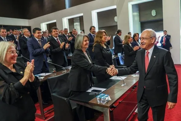 kemal-kilicdarogluna-isyan-buyuyor-ulusal-birlik-hareketi-bildiri-yayinladi-chp-sizinle-bir-saat-dahi-yuruyeme-1686288196661.jpg Kemal Kılıçdaroğlu'na isyan büyüyor! Ulusal Birlik Hareketi bildiri yayınladı: CHP sizinle bir saat dahi yürüyemez-4