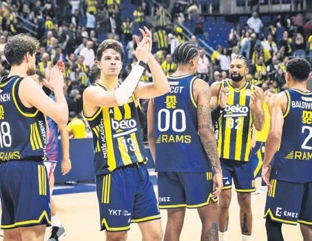 Hava koşulları beklenen maçı erteletti