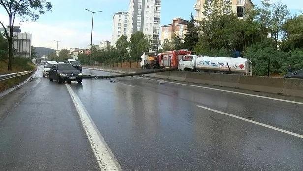 kartalda-korkutan-kaza-mazot-yuklu-tanker-beton-mikseri-ile-carpisti-1696084027987.jpeg Kartal'da korkutan kaza: Mazot yüklü tanker beton mikseri ile çarpıştı-1