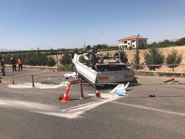 1627991673585.jpg Malatya'da lastiği patlayan kamyon takla attı: 1 ölü, 2 yaralı-1