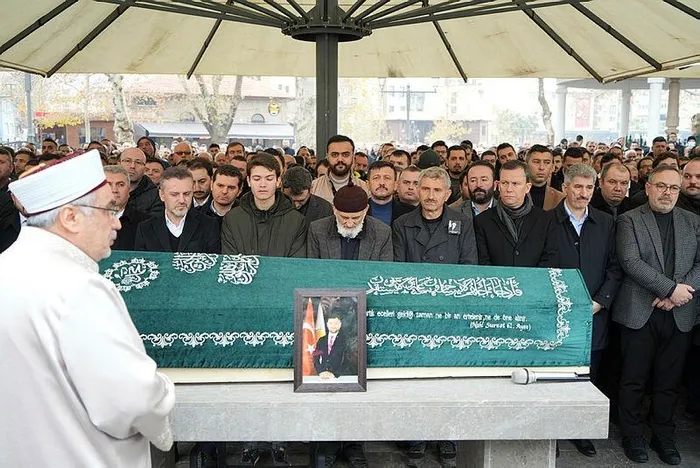 ak-parti-balikesir-genclik-kollari-baskani-huseyin-murat-uysal-son-yolculuguna-ugurlandi-1704111492970.jpeg AK Parti Balıkesir Gençlik Kolları Başkanı Hüseyin Murat Uysal son yolculuğuna uğurlandı-3