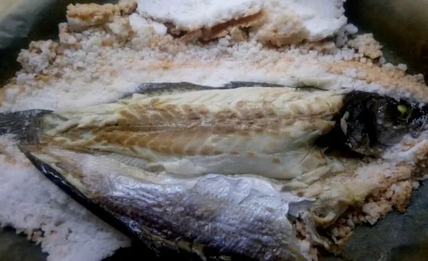 masterchef-tuzda-balik-tarifi-tuzda-balik-pisirme-nasil-yapilir-gerekli-malzemeler-neler-iste-puf-noktalari-1697307780413.jpg Tuzda balık pişirme nasıl yapılır, gerekli malzemeler neler? MASTERCHEF TUZDA BALIK TARİFİ! İşte püf noktaları...-3
