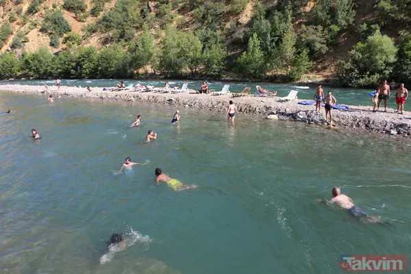 Tunceli'de 40 derece sıcaktan bunalanlar Munzur ve Pülümür çaylarında serinledi - 13