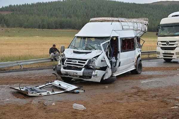 tag-otoyolunda-can-pazari-2-kisi-oldu-20-kisi-yaralandi-1685377475716.jpeg TAG Otoyolunda can pazarı: 2 kişi öldü 20 kişi yaralandı!-4