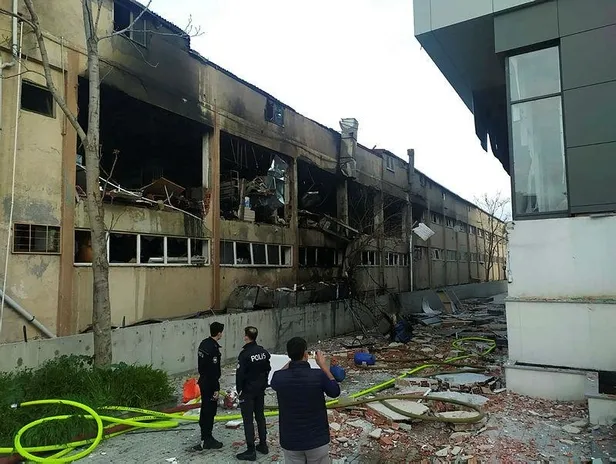 SON DAKİKA: Bağcılar’da gece yarısı korkutan yangın-4