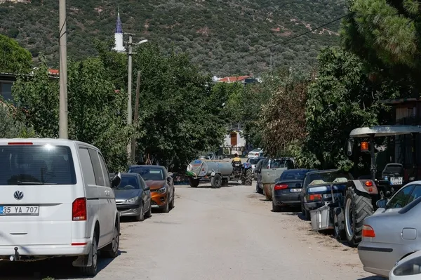 İzmir'de sürekli su kesintisi uygulanan Dikili'de vatandaşlar çözüm bekliyor-9